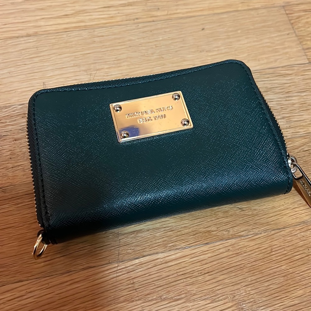 Beautiful Michael Kors zip up wallet
